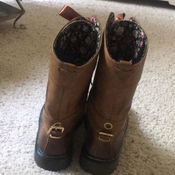 Never worn! Adorable lace up combat boots🌸💕 - Picture 3 of 6